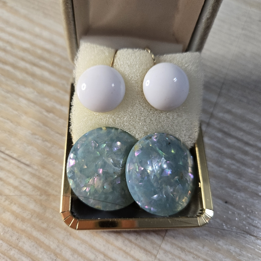 2 Pairs Of Vintage Clip On Earrings